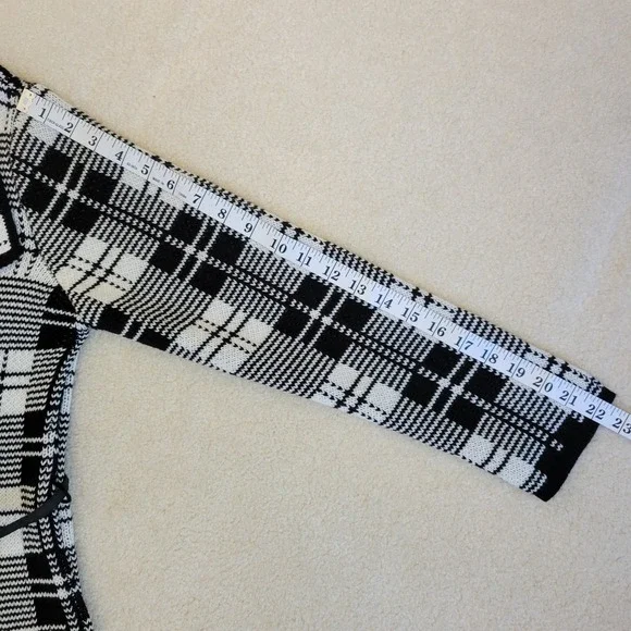 Ava Couture Wrap Sweater NWT Women Large Shall Collar Acrylic Black White Chunky - Picture 7 of 12